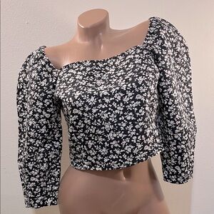 NWT Levi's Black and White Floral Crop Top